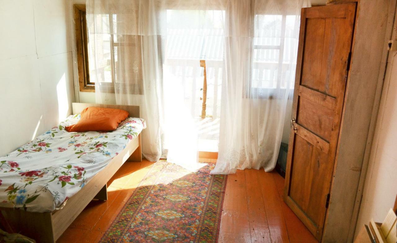 Guesthouse Bermet Tong Exterior photo